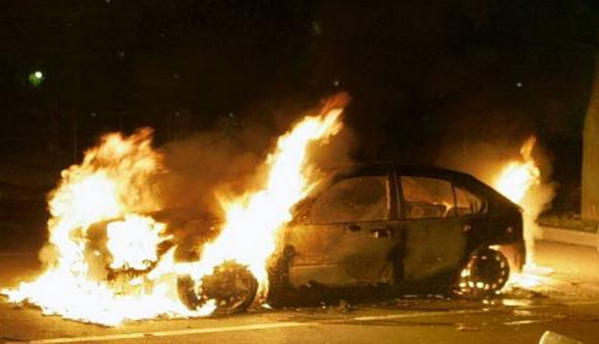 Les incendies de voiture ne sont pas tous le fait des violences urbaines ou de vengeance. Pour les enquêteurs il est plus difficile d'établir lorsqu'il s'agit d'une escroquerie à l'assurance (Photo d'illustration)