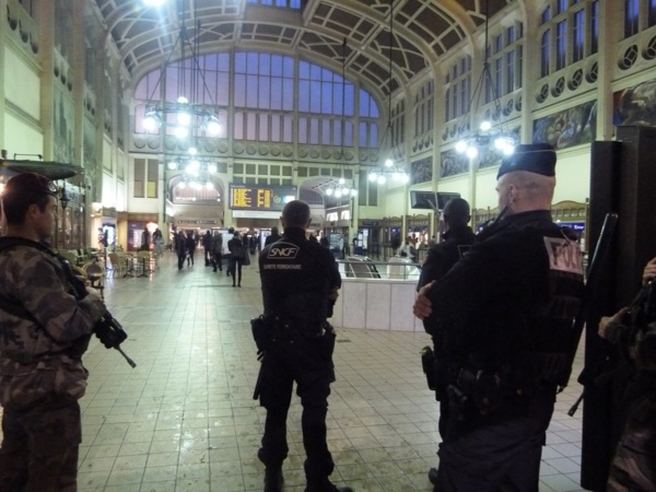 Contrôles d'identité sous haute surveillance hier soir à la gare de Rouen Contrôles d'identité sous haute surveillance hier soir à la gare de Rouen