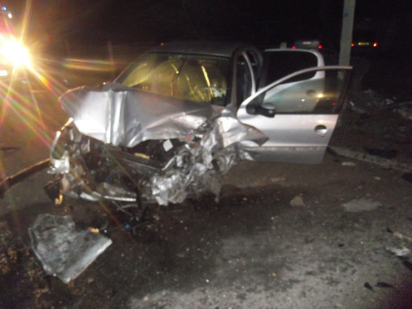 Le choc a été violent : ici la 206 Peugeot (Photo DR) Le choc a été violent : ici la 206 Peugeot (Photo DR)