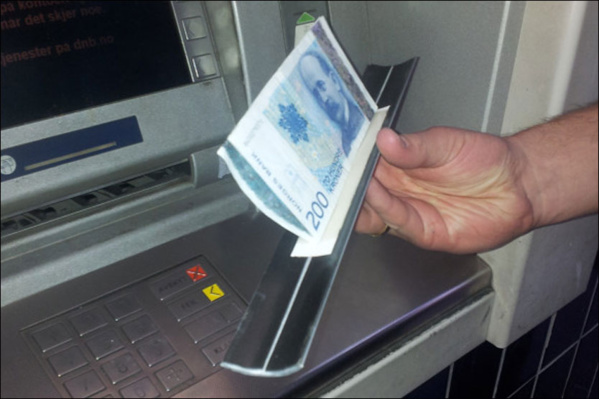 Distributeurs de billets piégés : trois victimes de cash trapping à Saint-Aubin-lès-Elbeuf