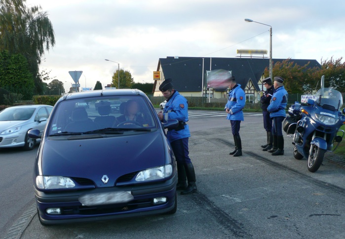 Photo d'illustration d'un contrôle routier mis en place par la gendarmerie de Seine-Maritime Photo d'illustration d'un contrôle routier mis en place par la gendarmerie de Seine-Maritime