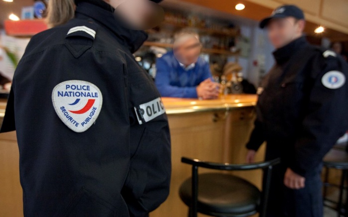 Photo d'illustration d'un contrôle de police dans un bar @DGPN Photo d'illustration d'un contrôle de police dans un bar @DGPN