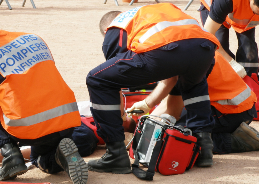 Les sapeurs-pompiers ont tenté de réanimer le septuagénaire. En vain - Illustration © Adobe Stock