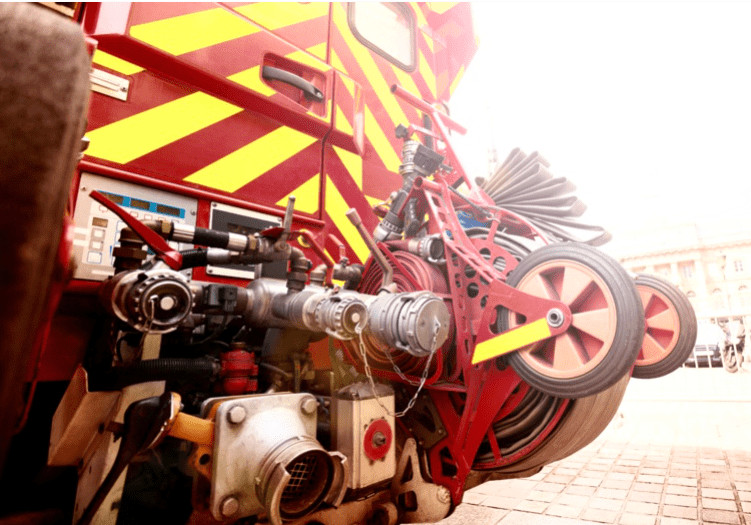 Vingt-sept sapeurs-pompiers et douze engins. sont sur place - Illustration © Adobe Stock