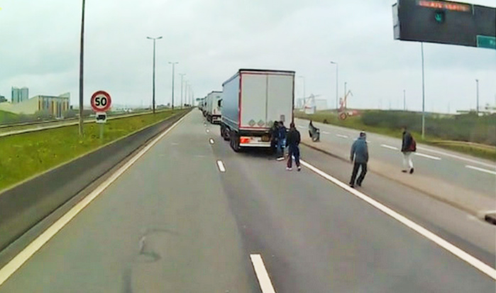 Régulièrement, les forces de l'ordre interceptent des clandestins à bord de camions à destination de l'Angleterre (Photo DR)