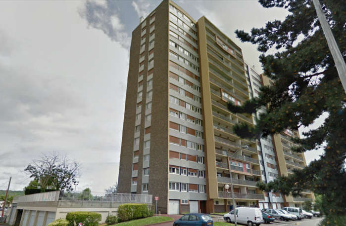 L'homme s'est jeté dans le vide depuis le 7ème étage de cette tour de 16 étages située place de l'hôtel de ville (Illustration @Google Maps)