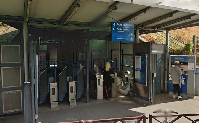 L'adolescent, soupçonné du vol de deux téléphones portables dans le RER A, a été interpellé sur le quai de la gare de Sartrouville (Photo d'illustration)