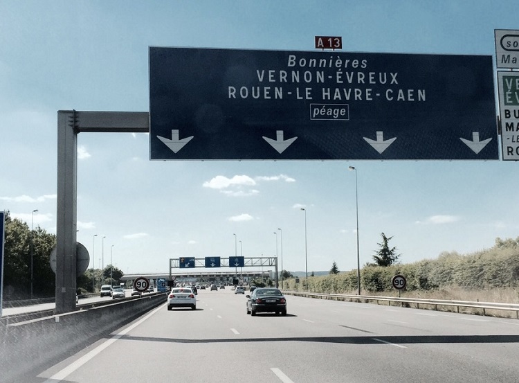 7 km de chaussée de l'autoroute A13 seront rénovés entre la barrière de péage de Mantes-Buchelay et l'échangeur de Bonnières (n°14), dans le sens Paris > Rouen - Illustration © infoNormandie