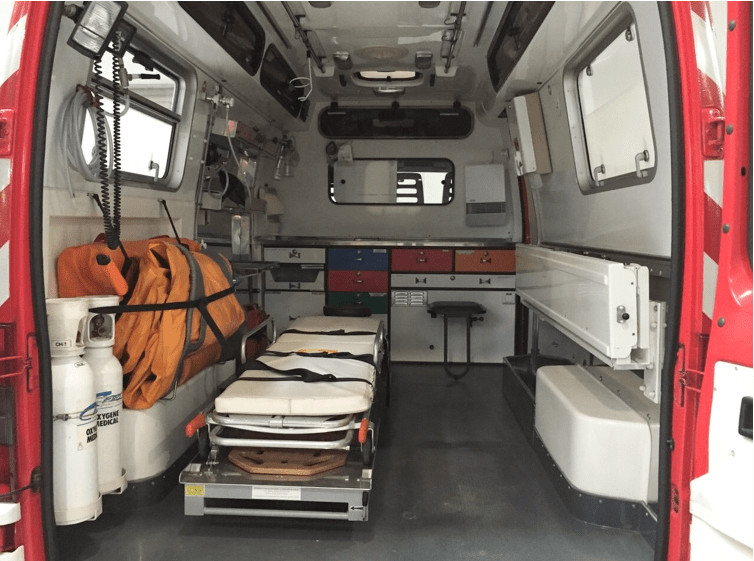 Les deux blessés ont été transportés par les sapeurs-pompiers au centre hospitalier - Illustration © Pixabay