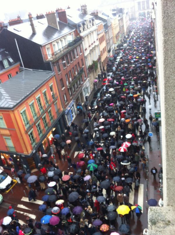 Rassemblement "Je suis Charlie" à Rouen : le témoignage des internautes sur Twitter