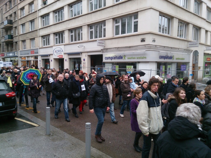 Rassemblement "Je suis Charlie" à Rouen : le témoignage des internautes sur Twitter Rassemblement "Je suis Charlie" à Rouen : le témoignage des internautes sur Twitter