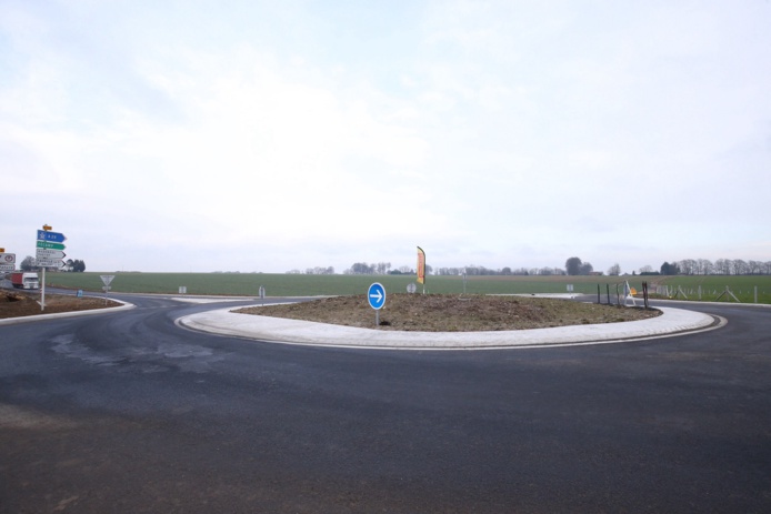 L'aménagement d'un giratoire va permettre de sécuriser le carrefour L'aménagement d'un giratoire va permettre de sécuriser le carrefour