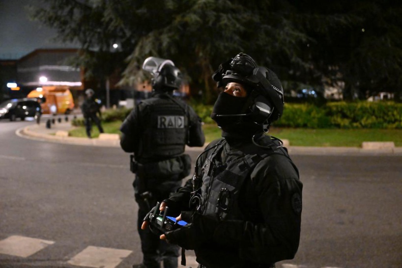 Une importante présence de policiers et de gendarmes a permis d’éviter de plus amples dégradations, assure la préfecture ce vendredi matin - Photo ©DDSP27/Twitter Une importante présence de policiers et de gendarmes a permis d’éviter de plus amples dégradations, assure la préfecture ce vendredi matin - Photo ©DDSP27/Twitter