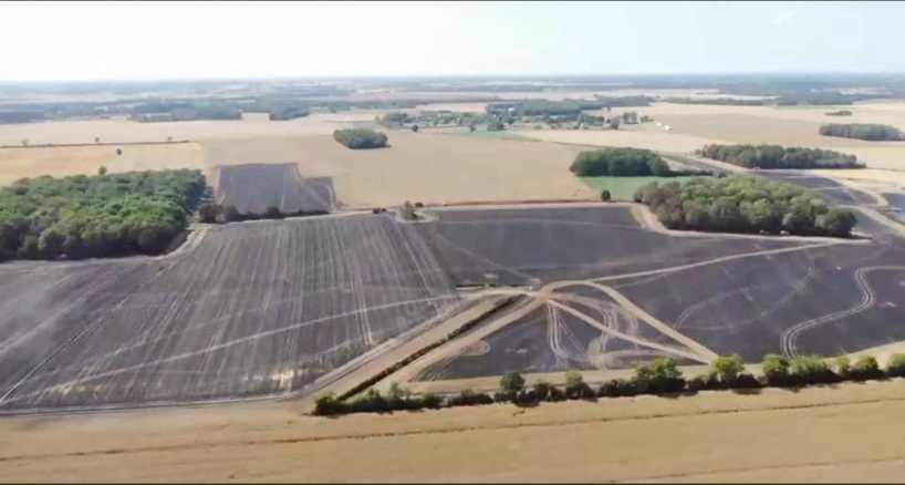 Des parcelles entières de chaume et de récoltes ont brûlé vendredi dans l'Eure -  Photo © Sdis27/Facebook