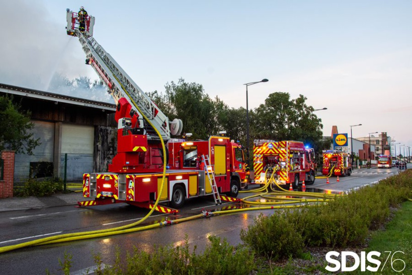 Dix sapeurs-pompiers et cinq engins ont été mobilisés par le service départeùmental d'incendie et de secours - Photo © Sdis76