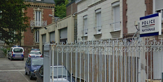 La victime a pu échapper à ses agresseurs et se réfugier au commissariat de police proche de chez lui, rue Thiers (Photo d'illustration @Google Maps)