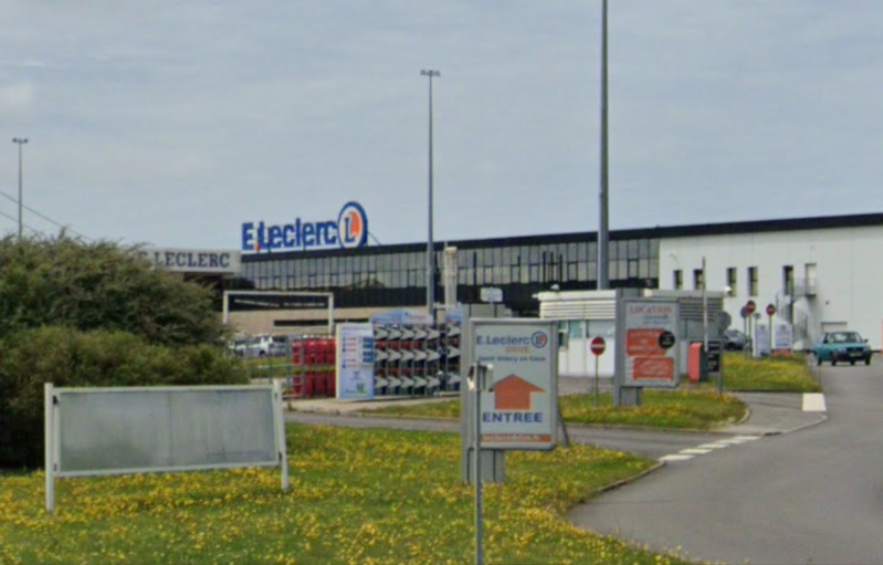 Trois des magasins, inondés, ont été contraints de reporter de quelques heures leur ouverture - Illustration