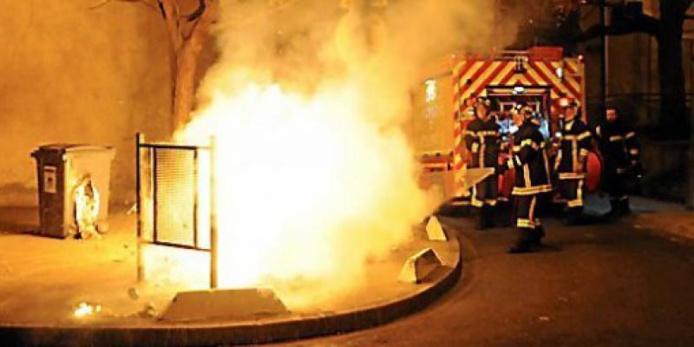 Douze poubelles ont été détruites par un incendie allumé sur l'une d'elles (Photo d'illustration) Douze poubelles ont été détruites par un incendie allumé sur l'une d'elles (Photo d'illustration)