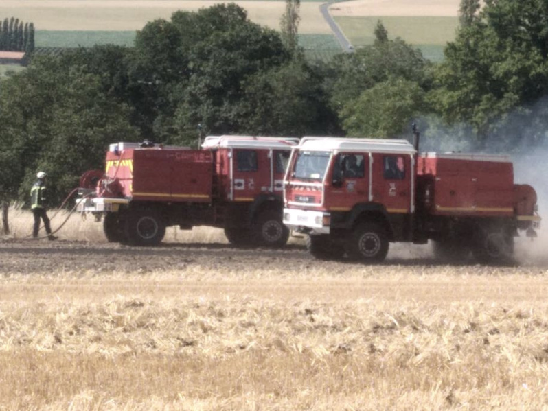 Les sapeurs-pompiers se rendaient sur une intervention à bord d'un calmion-citerne feux de forêt - Illustration