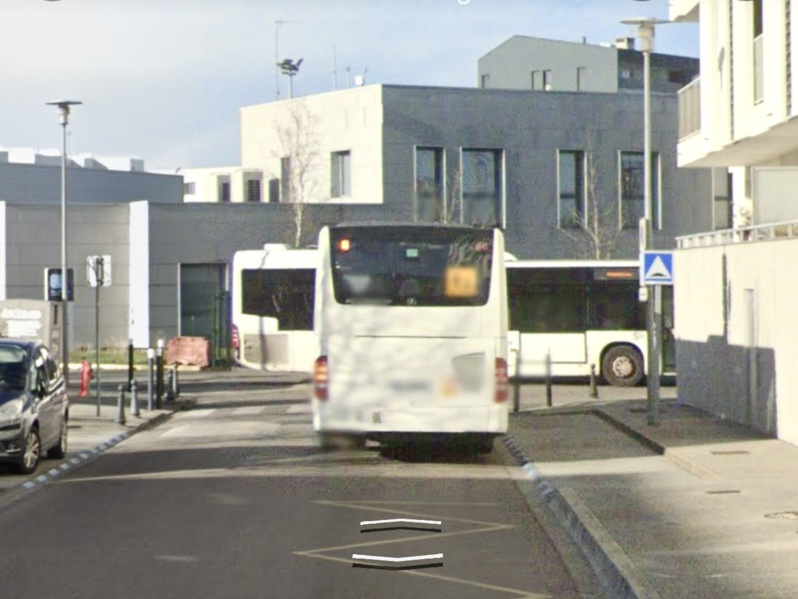 C’est le deuxième bus visé par des jets de projectiles en moins de 48 heures rue de la Senette dans la ZAC de la Noé - illustration