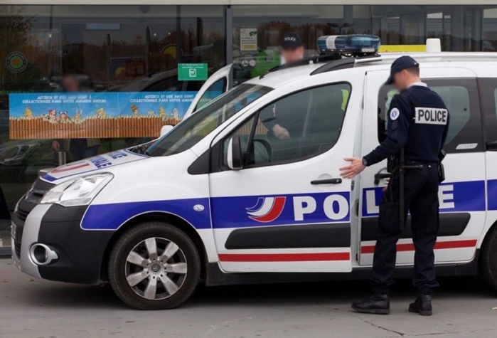 Le Havre : l'exhibitionniste, en état d'ivresse, s'en prend à un couple d'automobilistes Le Havre : l'exhibitionniste, en état d'ivresse, s'en prend à un couple d'automobilistes