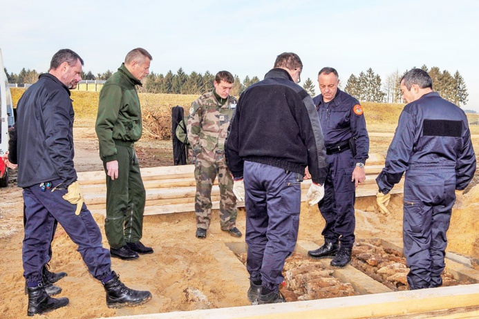 L'opération de déplacement des munitions s'est déroulée samedi sous le contrôle des démineurs L'opération de déplacement des munitions s'est déroulée samedi sous le contrôle des démineurs