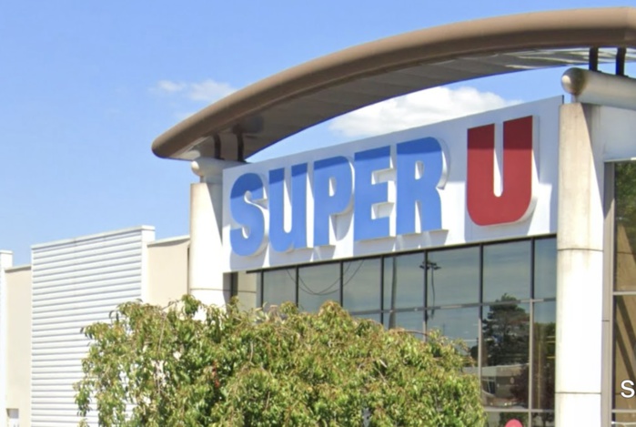 Le feu s’est déclaré à des palettes entreposées à l’arrière de l’hypermarché Le feu s’est déclaré à des palettes entreposées à l’arrière de l’hypermarché