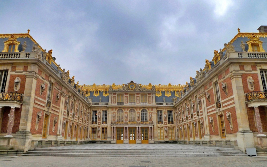 Le château de Versailles a été évacué ce dimanche pour le septième fois en huit jours - Le château de Versailles a été évacué ce dimanche pour le septième fois en huit jours -
