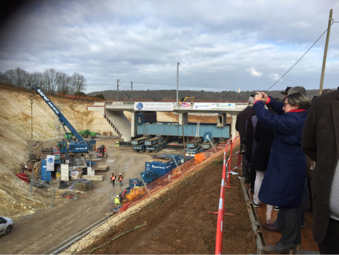 L'ouvrage de 2250 tonnes en béton armé a été construit sur place (@infoNormandie.com) L'ouvrage de 2250 tonnes en béton armé a été construit sur place (@infoNormandie.com)