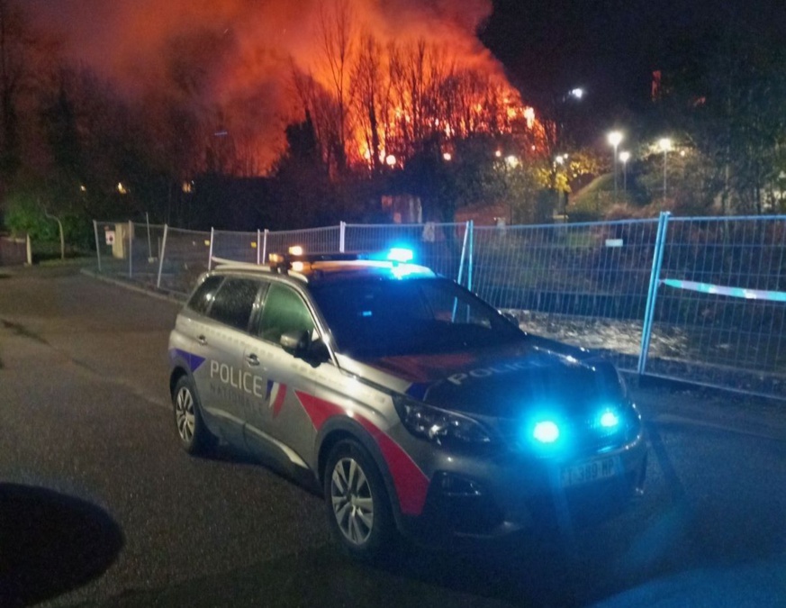 Une enquête afin de déterminer l’origine du départ de feu a été ouverte par la police de Fécamp