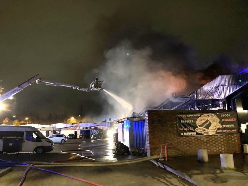 Une cinquantaine de sapeurs-pompiers ont été engagés au plus fort de l'incendie - Photo @ Préfet de l'Eure/X