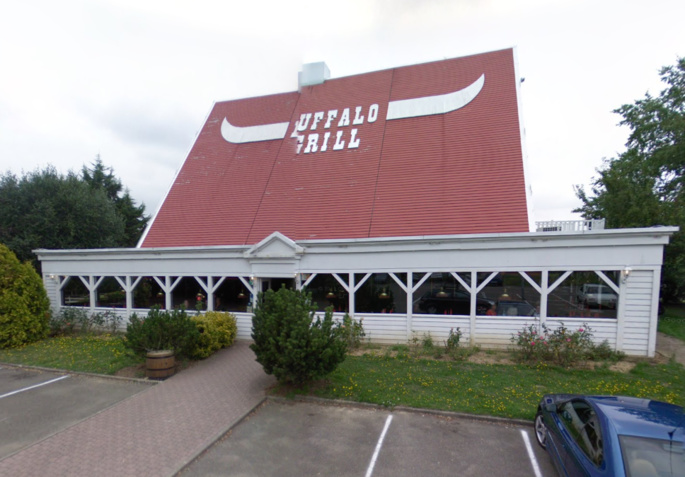 les individus ont démoli le mur extérieur afin d’accéder aux bureaux (Illustration) les individus ont démoli le mur extérieur afin d’accéder aux bureaux (Illustration)