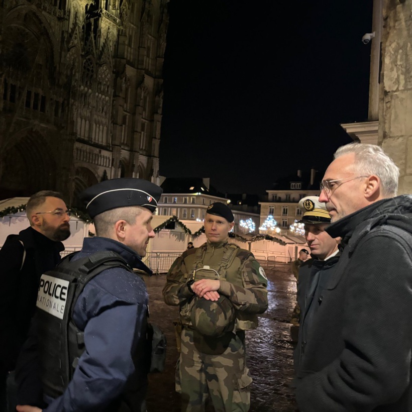 Le préfet de Seine-Maritime est allé à la rencontre des forces de l’ordre sur le terrain aux premières heures du réveillon - Photo @ prefecture76