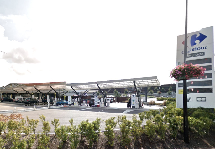 Chambourcy : le passager de la Clio arrache la sacoche de la caissière Chambourcy : le passager de la Clio arrache la sacoche de la caissière