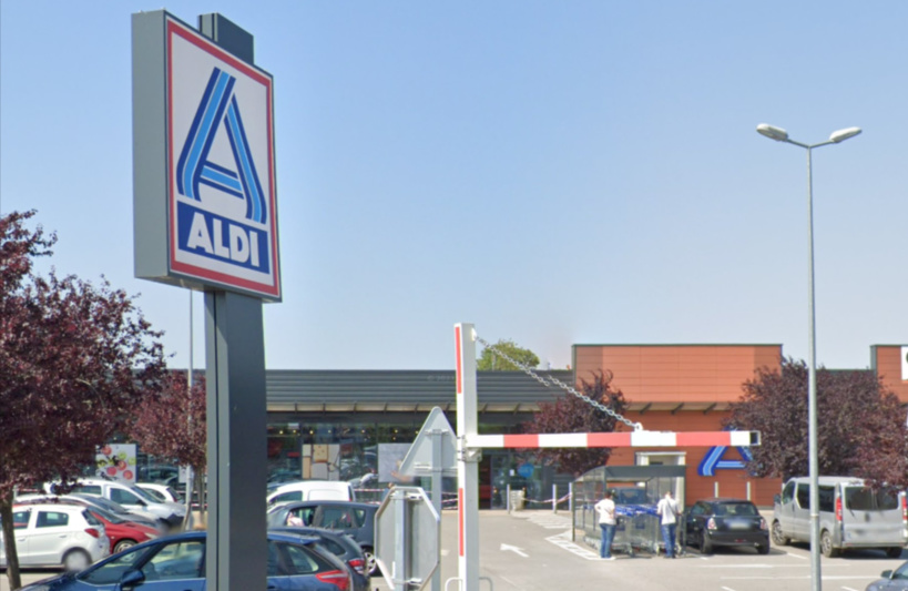 Le responsable du magasin a déposé une plainte pour vol - Illustration Le responsable du magasin a déposé une plainte pour vol - Illustration