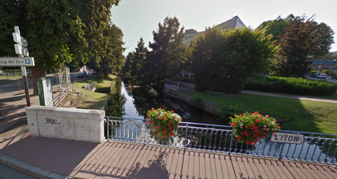 Le corps a été repêché dans l'Iton, en bordure de l'avenue du Maréchal Foch (Illustration) Le corps a été repêché dans l'Iton, en bordure de l'avenue du Maréchal Foch (Illustration)