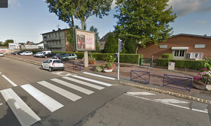 Le drame s'est produit sur ce passage protégé juste devant l'école Jean Macé d'où le petit garçon sortait Le drame s'est produit sur ce passage protégé juste devant l'école Jean Macé d'où le petit garçon sortait