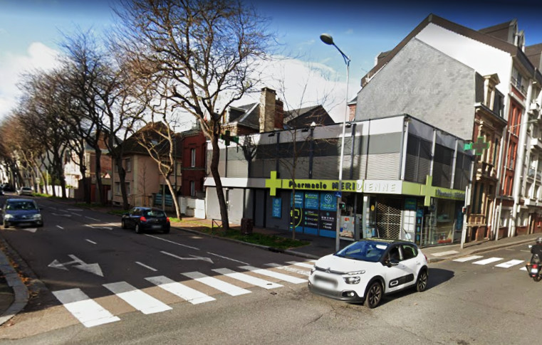 Les policiers ont procédé à une levée de doute dans la pharmacie et quelques autres lieux du quartier - Illustration © Google Maps