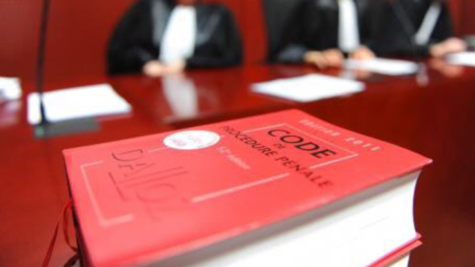 Le cambrioleur a été condamné à 12 mois d'emprisonnement dont 6 mois ferme Le cambrioleur a été condamné à 12 mois d'emprisonnement dont 6 mois ferme