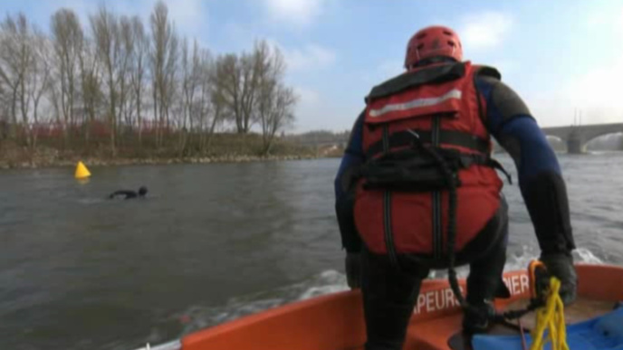 Seine-Maritime : après une dispute, un couple se jette dans la Seine et dérive sur 2,5 km en pleine nuit ! Seine-Maritime : après une dispute, un couple se jette dans la Seine et dérive sur 2,5 km en pleine nuit !