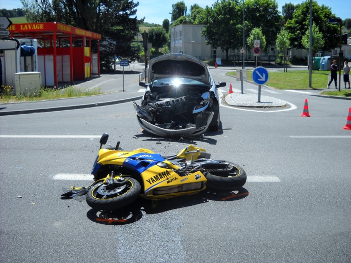 Eure : un motard blessé dans une collision en centre-ville des Andelys