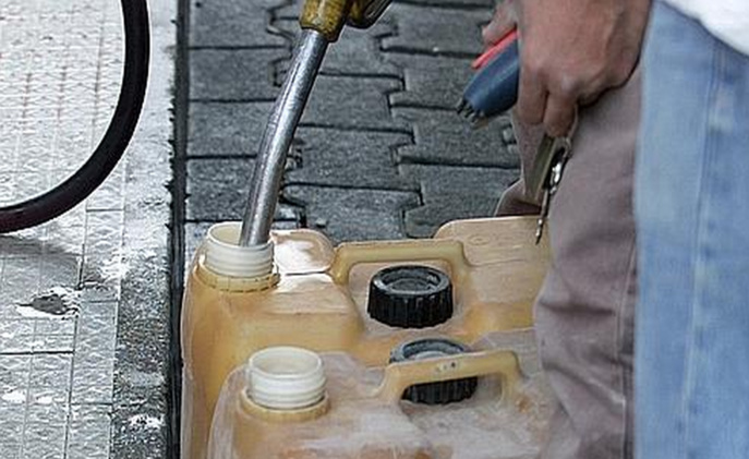 Seine-Maritime. Leurs vêtements sentaient le gasoil : les siphonneurs du chantier démasqués Seine-Maritime. Leurs vêtements sentaient le gasoil : les siphonneurs du chantier démasqués