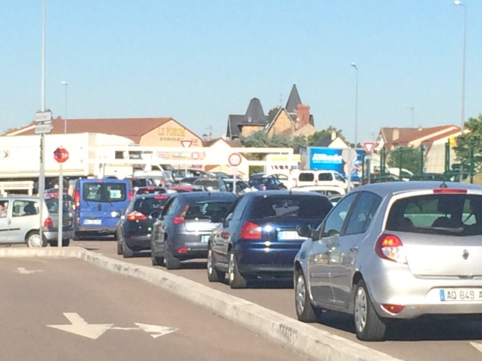 Accident sur l'A13 : trafic très perturbé entre Aubergenville et Mantes (Yvelines) Accident sur l'A13 : trafic très perturbé entre Aubergenville et Mantes (Yvelines)