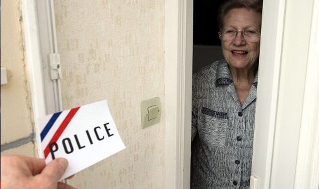 Les services de police recommandent aux personnes âgées de ne pas ouvrir leur porte à des inconnus quelque soit le prétexte invoqué