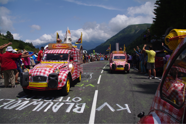 Les 2 CV de Cochonou ne prendront pas le départ ce samedi de la 8ème étape du Tour de France par craintes des actions des agriculteurs