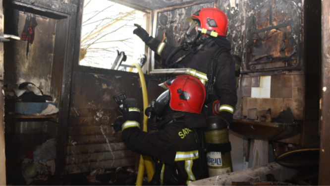 Yvelines : incendie au 11ème étage à Trappes. 4 pompiers blessés, 6 familles relogées Yvelines : incendie au 11ème étage à Trappes. 4 pompiers blessés, 6 familles relogées