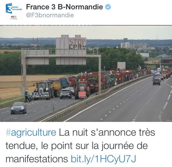 Plus de 300 manifestants ont bloqué dimanche soir l'A84 en direction de Caen (@France3 Basse-Normandie/Twitter) Plus de 300 manifestants ont bloqué dimanche soir l'A84 en direction de Caen (@France3 Basse-Normandie/Twitter)