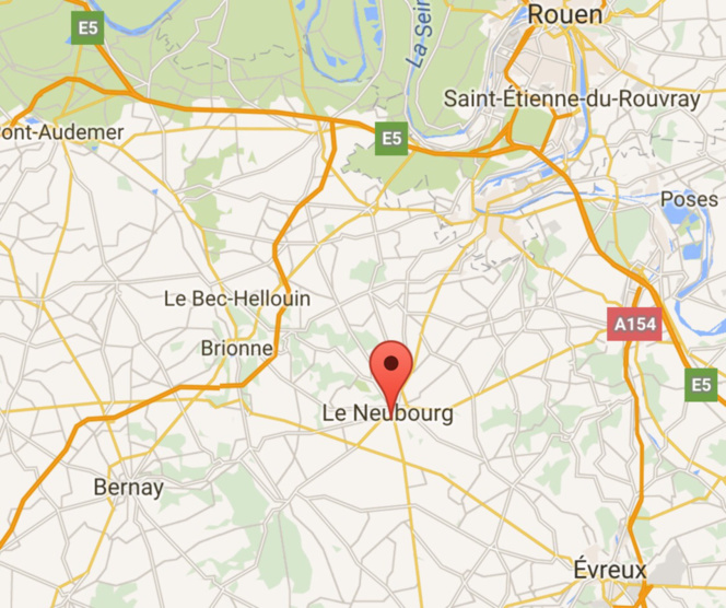 Manifestation des éleveurs ce matin au Neubourg : du fumier chez Leclerc et Intermarché Manifestation des éleveurs ce matin au Neubourg : du fumier chez Leclerc et Intermarché