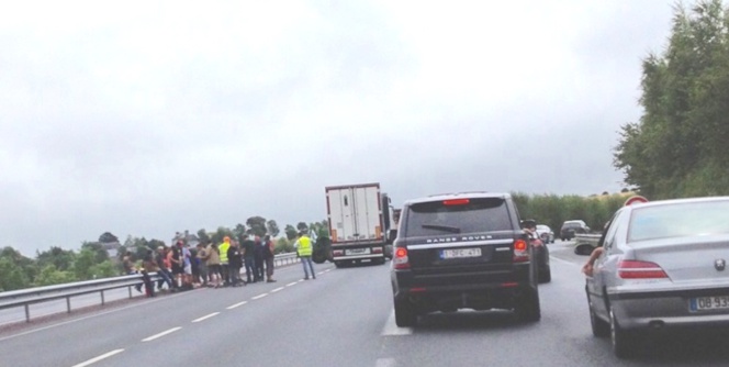 Un blocage sur l'A84 vers le Mont Saint-Michel (Photo C.L./infoNormandie) Un blocage sur l'A84 vers le Mont Saint-Michel (Photo C.L./infoNormandie)