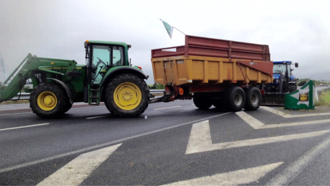 Les agriculteurs toujours mobilisés aux ponts de Normandie et de Tancarville Les agriculteurs toujours mobilisés aux ponts de Normandie et de Tancarville